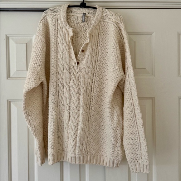 Hanna Andersson Men's button V-Neckcable knit Sweater in Cream